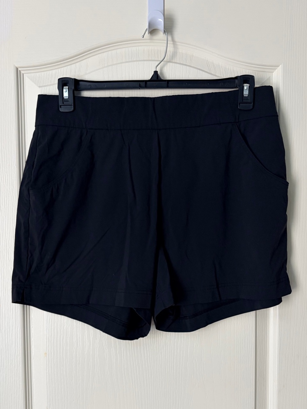Columbia Women’s Black Athletic structured Shorts, XL
